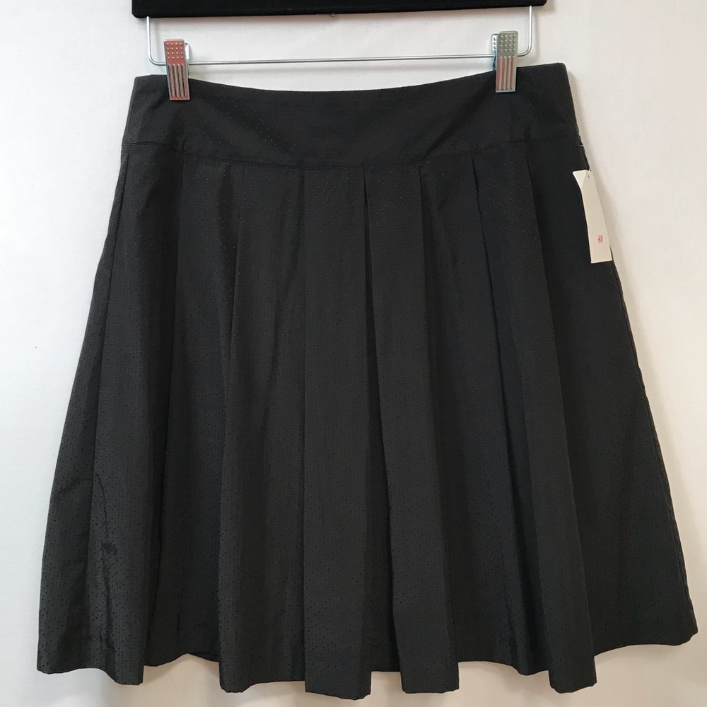 H&M Black Pleated Skirt